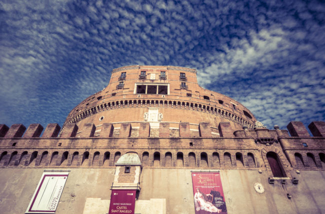 Lungotevere Castello, Italy - GPS 41.902578, 12.466370 - Panasonic GH4 + Olympus M.Zuiko ED 9-18mm 4.0-5.6 - 18mm - 1/320 - f/8.0 - ISO200