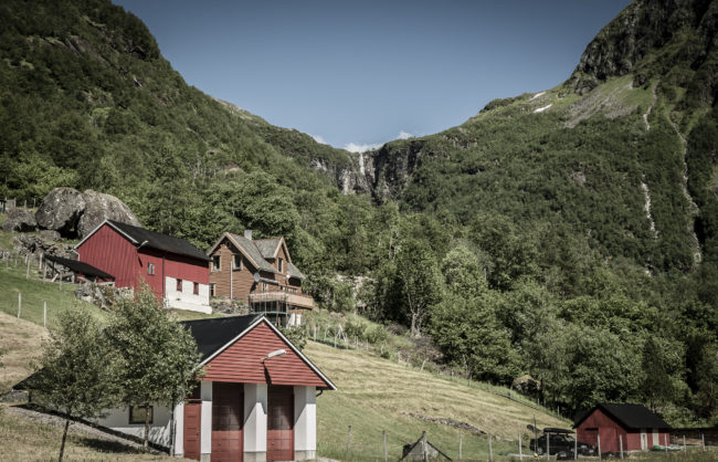Nessane, Norway - GPS 61.134100, 6.272732 - Panasonic GH4 + Panasonic Lumix G Vario 12-35mm/2,8 OIS - 60mm - 1/60 - f/8.0 - ISO100