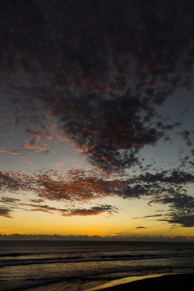 La Saline, Ile De La Reunion - GPS -21.328623, 55.450192 - SONY DSC-RX100 + 28-100mm F1.8-4.9 - 28mm - 1/60 - f/5.6 - ISO80