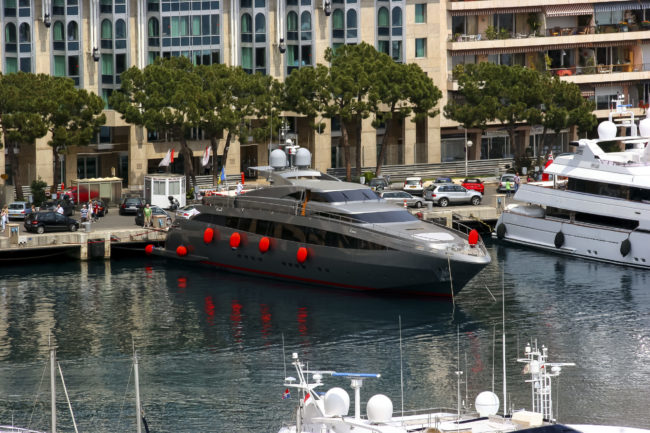 La Condamine, Monaco - GPS 43.731940, 7.425398 - Canon EOS 20D + Canon EF-S 17-85mm f/4-5.6 IS USM -  - 0/1 - f/8.0 - ISO100