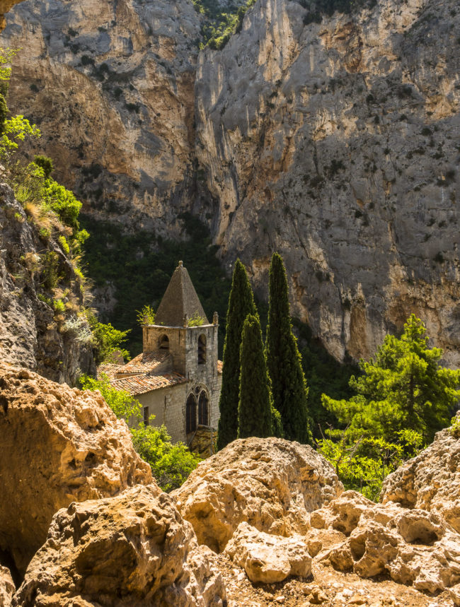 Ancient Roman Road, France - GPS 43.848182, 6.222942 - Panasonic GH4 + Panasonic Lumix G Vario 12-35mm/2,8 OIS - 24mm - 1/60 - f/8.0 - ISO200