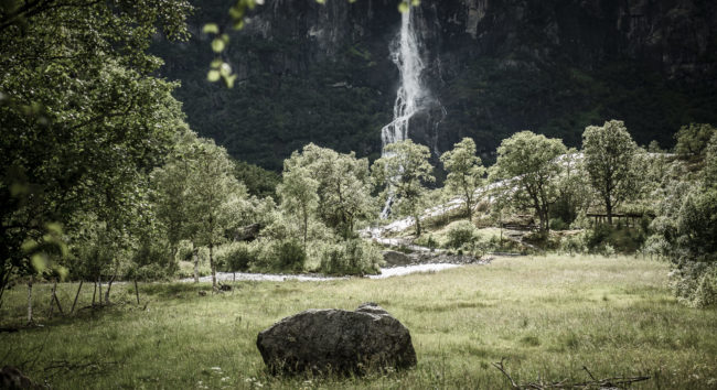 Briksdalsbre, Norway - GPS 61.664500, 6.845057 - Panasonic GH4 + Panasonic Lumix G Vario 12-35mm/2,8 OIS - 66mm - 1/320 - f/2.8 - ISO100