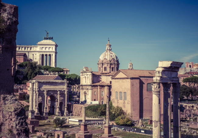 Campitelli, Italy - GPS 41.891135, 12.485945 - Panasonic GH4 + Panasonic Lumix G Vario 12-35mm/2,8 OIS - 58mm - 1/2000 - f/2.8 - ISO200