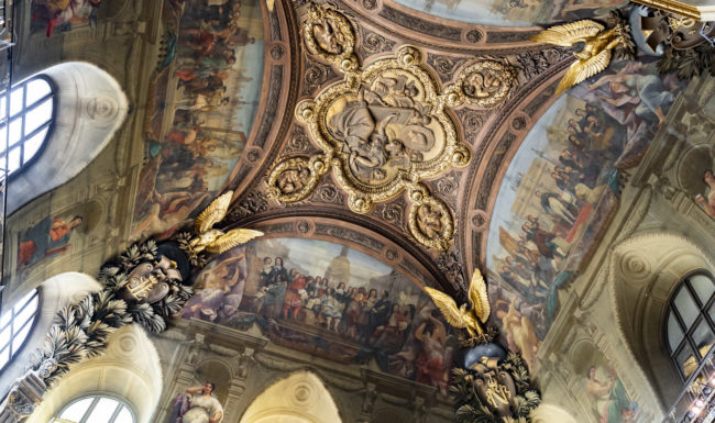 Paris 04 Ancien - Quartier Louvr, France - GPS 48.860283, 2.335417 - Sony A7III + SONY FE 24-105mm, F4 G OSS - 33mm - 1/50 - f/4.0 - ISO2500