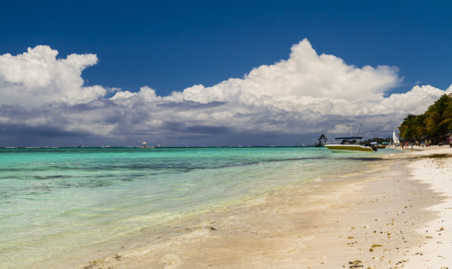 Trou aux Biches, Mauritius - GPS -20.034492, 57.544540 - Canon EOS 7D + Sigma 17-50mm, F2,8 EX DC OS HSM -  - 1/200 - f/8.0 - ISO100