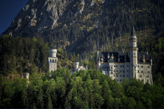 Hohenschwangau, Germany - GPS 47.565393, 10.746560 - Canon EOS 7D + Canon EF-S 17-85mm f/4-5.6 IS USM -  - 1/60 - f/7.1 - ISO100
