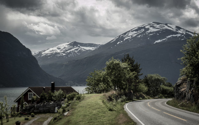 Valldal, Norway - GPS 62.286742, 7.218028 - Panasonic GH4 + Panasonic Lumix G Vario 12-35mm/2,8 OIS - 60mm - 1/80 - f/8.0 - ISO100
