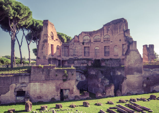 Via di San Bonaventura, Italy - GPS 41.888187, 12.487508 - Panasonic GH4 + Olympus M.Zuiko ED 9-18mm 4.0-5.6 - 36mm - 1/80 - f/8.0 - ISO200