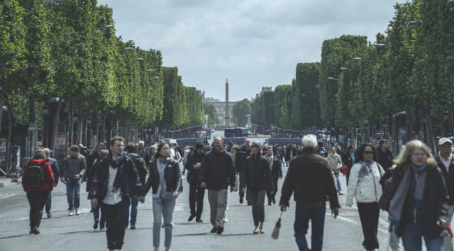 Champs-Elysées, France - GPS 48.870283, 2.306015 - Sony A6500 + SONY E 18-105 mm,  F4 G OSS PZ - 157mm - 1/250 - f/4.0 - ISO100