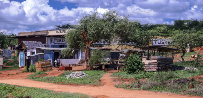 Maasai Mara, Kenya - GPS -1.519122, 35.338137 - Canon EOS 20D + Canon EF-S 17-85mm f/4-5.6 IS USM & Canon EF 70-300mm f/4-5.6 IS USM -  - 0/1 - f/8.0 - ISO100