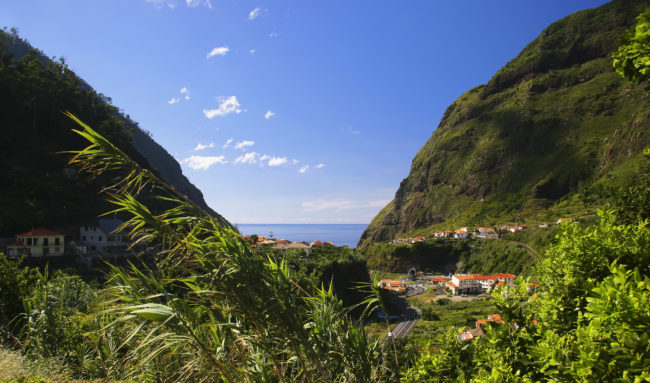 Lanceiros, Portugal - GPS 32.854200, -17.161745 - Canon EOS 7D + Canon EF-S 17-85mm f/4-5.6 IS USM -  - 0/1 - f/8.0 - ISO100