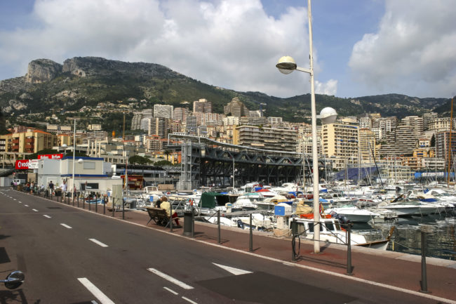 La Condamine, Monaco - GPS 43.734628, 7.422298 - Canon EOS 20D + Canon EF-S 17-85mm f/4-5.6 IS USM -  - 0/1 - f/8.0 - ISO100