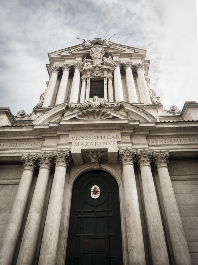 Lungotevere Castello, Italy - GPS 41.900740, 12.483685 - Panasonic GH4 + Olympus M.Zuiko ED 9-18mm 4.0-5.6 - 24mm - 1/100 - f/8.0 - ISO200