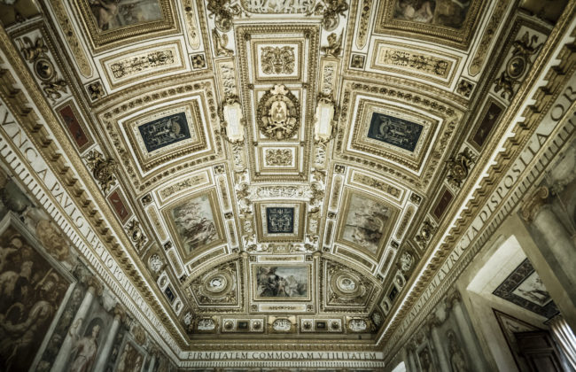 Ponte, Italy - GPS 41.902923, 12.466497 - Panasonic GH4 + Olympus M.Zuiko ED 9-18mm 4.0-5.6 - 18mm - 1/30 - f/4.0 - ISO1600