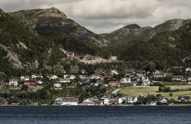 Høllesli, Norway - GPS 58.916870, 6.077887 - Panasonic GH4 + Panasonic Lumix G X VARIO 35-100mm f/2.8 Power OIS - 200mm - 1/125 - f/8.0 - ISO100