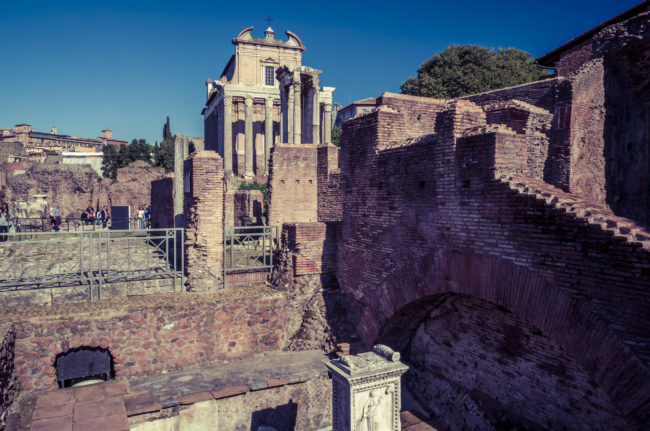 Campitelli, Italy - GPS 41.891537, 12.485815 - Panasonic GH4 + Panasonic Lumix G Vario 12-35mm/2,8 OIS - 24mm - 1/125 - f/9.0 - ISO200