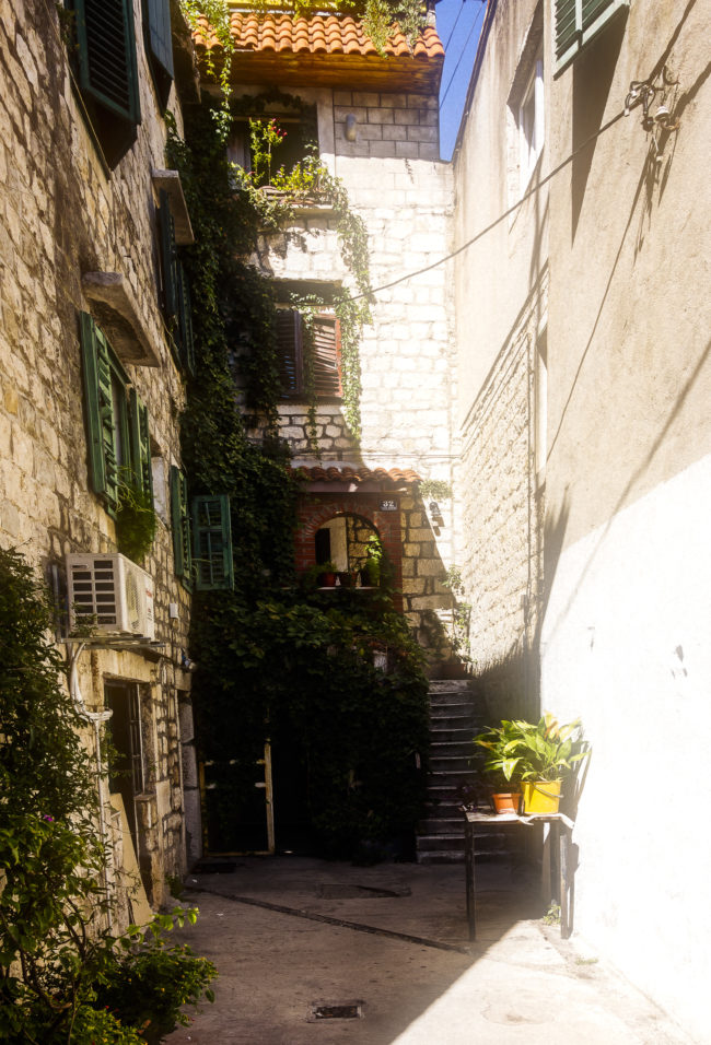 Kaštel Stari, Croatia - GPS 43.551368, 16.349410 - SONY DSC-RX100 + 28-100mm F1.8-4.9 - 28mm - 1/100 - f/8.0 - ISO80