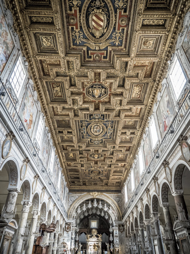 Lungotevere Castello, Italy - GPS 41.893917, 12.482700 - Panasonic GH4 + Panasonic Lumix G Vario 12-35mm/2,8 OIS - 24mm - 1/50 - f/2.8 - ISO1600
