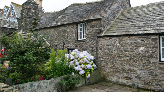 Tintagel, United Kingdom - GPS 50.663690, -4.752115 - Canon EOS 20D + Canon EF-S 17-85mm f/4-5.6 IS USM -  - 1/40 - f/7.1 - ISO100