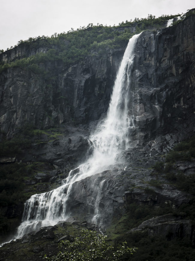 Briksdalsbre, Norway - GPS 61.671728, 6.814152 - Panasonic GH4 + Panasonic Lumix G Vario 12-35mm/2,8 OIS - 70mm - 1/80 - f/8.0 - ISO100
