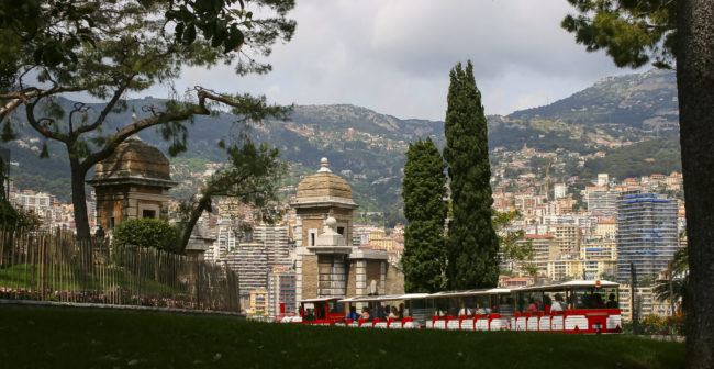 La Condamine, Monaco - GPS 43.735155, 7.425173 - Canon EOS 20D + Canon EF-S 17-85mm f/4-5.6 IS USM -  - 0/1 - f/8.0 - ISO100