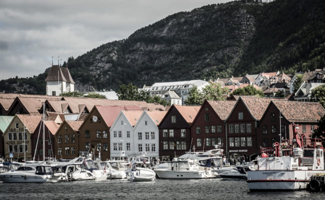 Vagsbunnen, Norway - GPS 60.394725, 5.324823 - Panasonic GH4 + Panasonic Lumix G X VARIO 35-100mm f/2.8 Power OIS - 120mm - 1/80 - f/8.0 - ISO100
