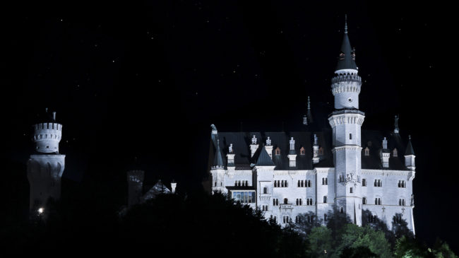 Hohenschwangau, Germany - GPS 47.565393, 10.746560 - Canon EOS 7D + Canon EF-S 17-85mm f/4-5.6 IS USM -  - 1/100 - f/8.0 - ISO100