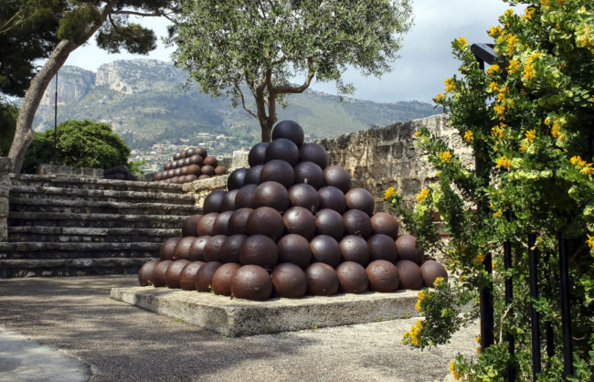 La Condamine, Monaco - GPS 43.735155, 7.425173 - Canon EOS 20D + Canon EF-S 17-85mm f/4-5.6 IS USM -  - 0/1 - f/8.0 - ISO100