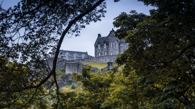 Queen Street, United Kingdom - GPS 55.952368, -3.204807 - Panasonic Lumix DMC-GH5 + Panasonic Lumix G Vario 12-35mm/2,8 OIS - 70mm - 1/80 - f/4.5 - ISO200