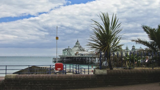 Eastbourne, United Kingdom - GPS 50.767628, 0.293020 - Canon EOS 20D + Canon EF-S 17-85mm f/4-5.6 IS USM -  - 0/1 - f/8.0 - ISO100