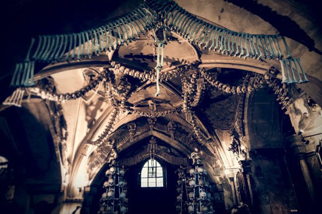 Kutna Hora, Czech Republic - GPS 49.961802, 15.288243 - Sony RX100 IV + ZEISS Vario-Sonnar T*, 8,8-25,7mm F1,8-2,8 - 24mm - 1/40 - f/1.8 - ISO800