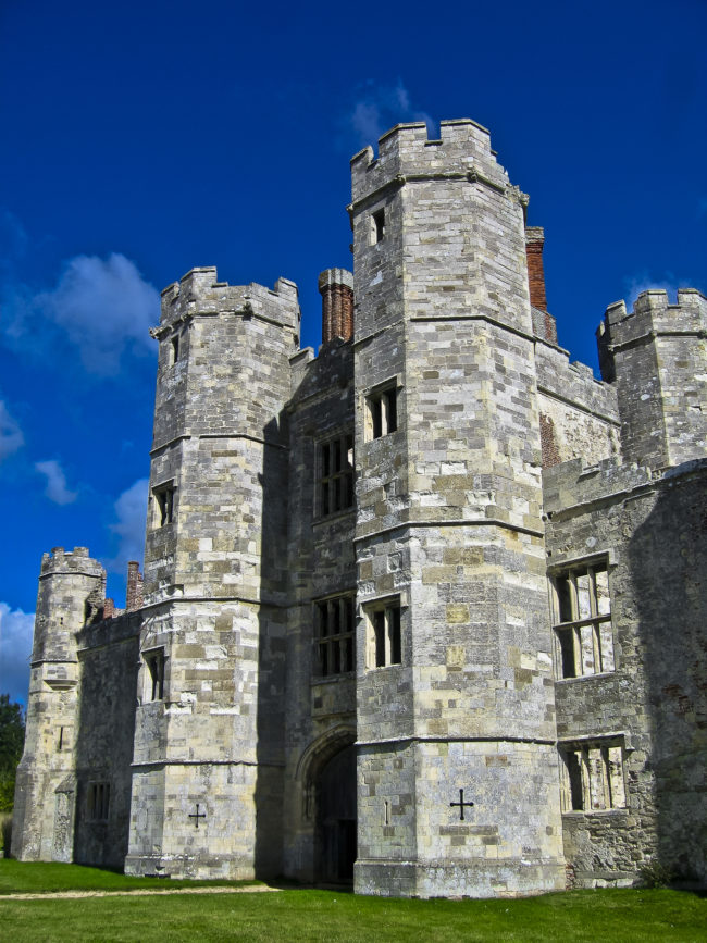 Titchfield, United Kingdom - GPS 50.856640, -1.231145 - Canon EOS 20D + Canon EF-S 17-85mm f/4-5.6 IS USM -  - 0/1 - f/8.0 - ISO100