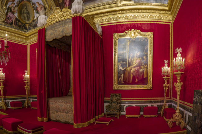 Versailles, France - GPS 48.804832, 2.120437 - Sony A7III + SONY FE 24-105mm, F4 G OSS - 24mm - 1/6 - f/4.0 - ISO6400