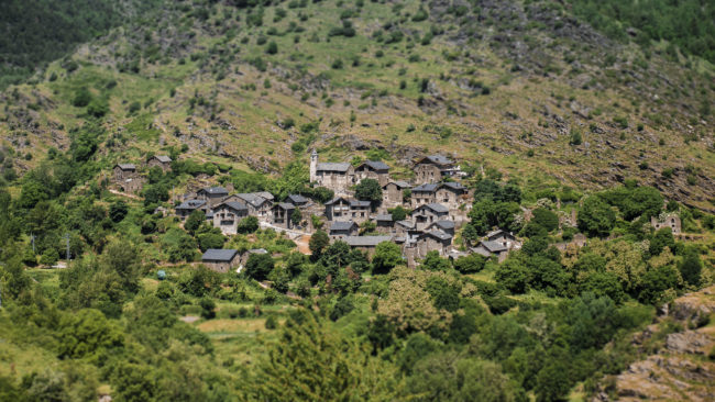 Bayasca, Spain - GPS 42.506108, 1.147088 - Panasonic Lumix GX8 + LUMIX G VARIO 12-35/F2.8 - 70mm - 1/640 - f/2.8 - ISO200