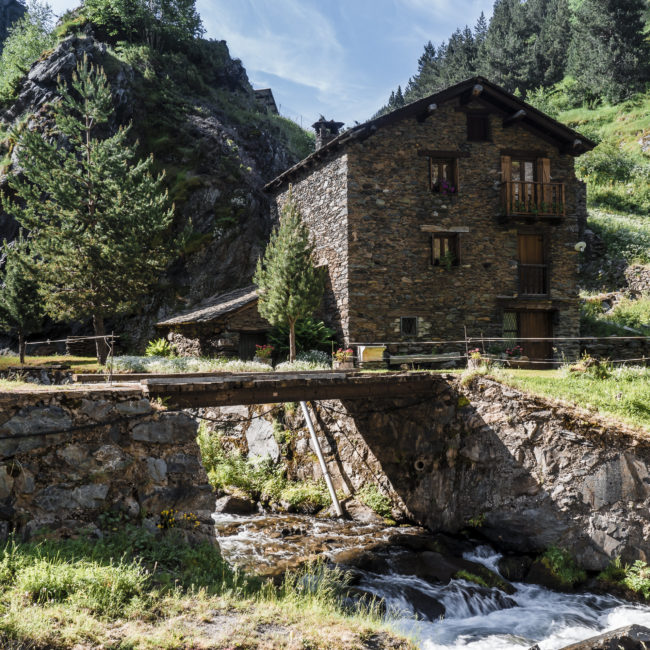 Tor, Spain - GPS 42.570453, 1.397853 - Panasonic Lumix GX8 + LUMIX G VARIO 12-35/F2.8 - 34mm - 1/30 - f/8.0 - ISO200