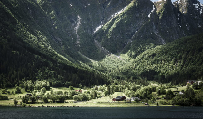 Tjugum, Norway - GPS 61.214288, 6.567670 - Panasonic GH4 + Panasonic Lumix G Vario 12-35mm/2,8 OIS - 58mm - 1/25 - f/8.0 - ISO100