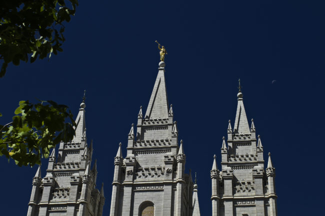 Gateway Condominium, United States - GPS 40.770597, -111.889325 - Canon EOS 7D + Sigma AF 24-70mm f/2.8 EX DG macro -  - 1/80 - f/9.0 - ISO100