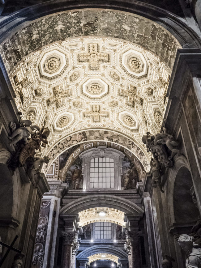 St. Peter's Basilica, Italy - GPS 41.902178, 12.454737 - Panasonic Lumix DMC-GH4 + Panasonic Lumix G Vario 12-35mm/2,8 OIS - 32mm - 1/25 - f/2.8 - ISO3200