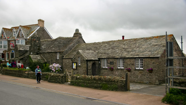 Tintagel, United Kingdom - GPS 50.663690, -4.752115 - Canon EOS 20D + Canon EF-S 17-85mm f/4-5.6 IS USM -  - 1/40 - f/7.1 - ISO100