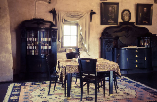 Oravský Podzámok, Slovakia - GPS 49.261947, 19.358770 - Sony RX100 IV + ZEISS Vario-Sonnar T*, 8,8-25,7mm F1,8-2,8 - 38mm - 1/50 - f/3.5 - ISO5000