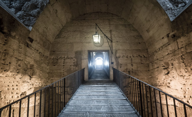 Ponte, Italy - GPS 41.902732, 12.466353 - Panasonic GH4 + Olympus M.Zuiko ED 9-18mm 4.0-5.6 - 18mm - 1/25 - f/4.0 - ISO1600