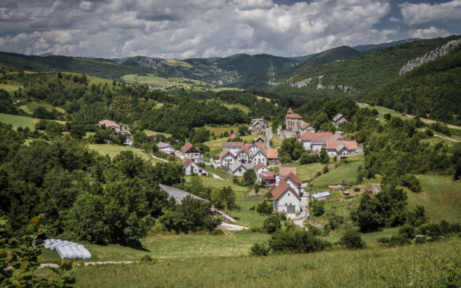 Abaurrepea, Spain - GPS 42.907552, -1.212922 - Panasonic Lumix GX8 + LUMIX G VARIO 12-35/F2.8 - 44mm - 1/125 - f/8.0 - ISO200