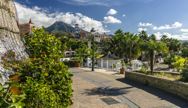 Playa del Duque, Spain - GPS 28.091963, -16.744373 - Canon EOS 7D + Tokina AF 11-16mm f/2.8 AT-X Pro DX -  - 1/100 - f/8.0 - ISO100