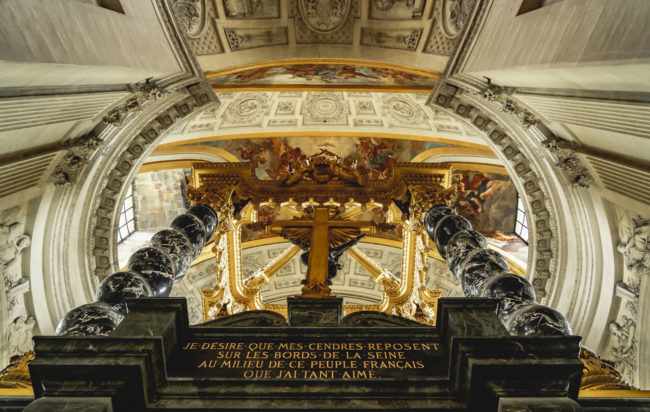 Invalides, France - GPS 48.855023, 2.312483 - Sony A7III + SONY FE 24-105mm, F4 G OSS - 24mm - 1/50 - f/4.0 - ISO2000