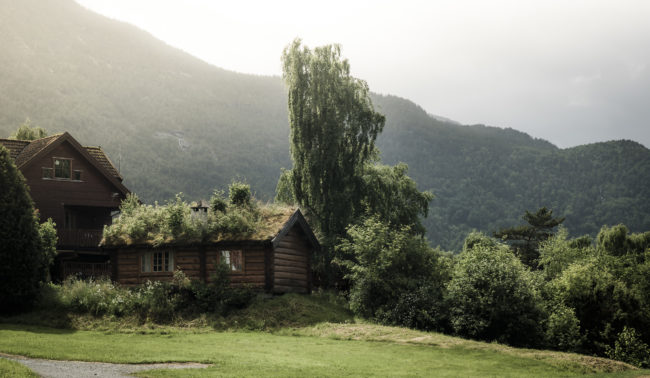 Sogndalsfjøra, Norway - GPS 61.213098, 7.120890 - Panasonic GH4 + Panasonic Lumix G Vario 12-35mm/2,8 OIS - 70mm - 1/80 - f/8.0 - ISO100