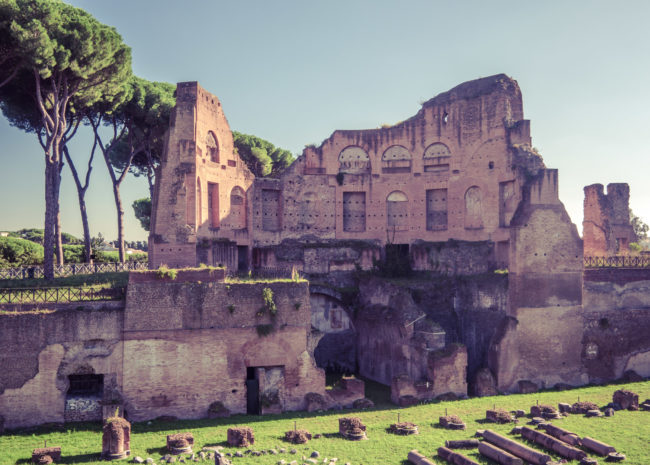 Campitelli, Italy - GPS 41.888187, 12.487508 - Panasonic GH4 + Olympus M.Zuiko ED 9-18mm 4.0-5.6 - 36mm - 1/80 - f/8.0 - ISO200