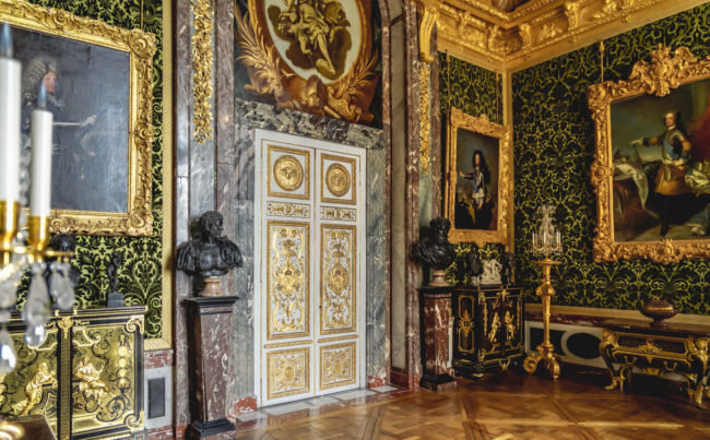 Versailles, France - GPS 48.804832, 2.120437 - Sony A7III + SONY FE 24-105mm, F4 G OSS - 24mm - 1/80 - f/4.0 - ISO3200