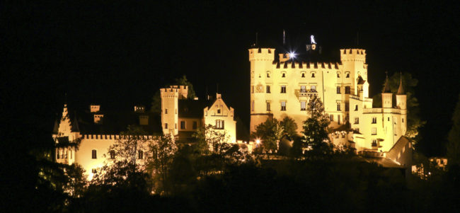 Hohenschwangau, Germany - GPS 47.558703, 10.733047 - Canon EOS 7D + Canon EF-S 17-85mm f/4-5.6 IS USM -  - 0/1 - f/8.0 - ISO100