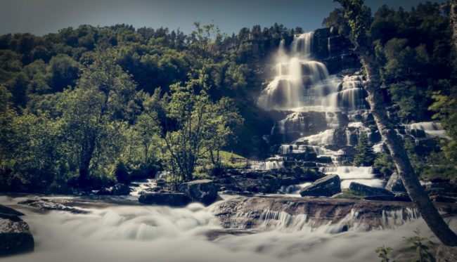 Afdal, Norway - GPS 60.725767, 6.487115 - Panasonic GH4 + Olympus M.Zuiko ED 9-18mm 4.0-5.6 - 18mm - 20/1 - f/22.0 - ISO100