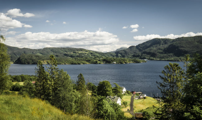 Bjørsviki, Norway - GPS 60.645040, 5.499258 - Panasonic GH4 + Panasonic Lumix G Vario 12-35mm/2,8 OIS - 38mm - 1/80 - f/8.0 - ISO100